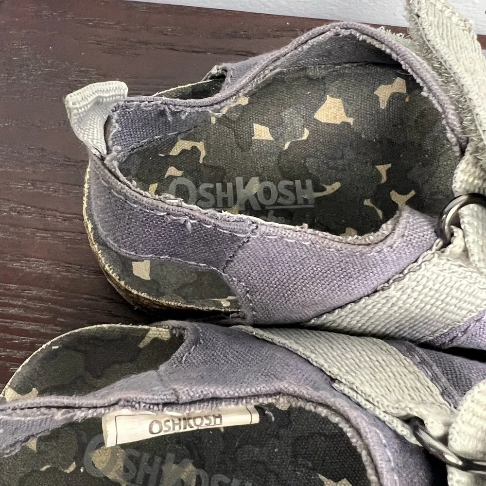 OshKosh B’gosh- Kids canvas strap sandals- Grey/Blue,‎ Pre-Owned, Size:9